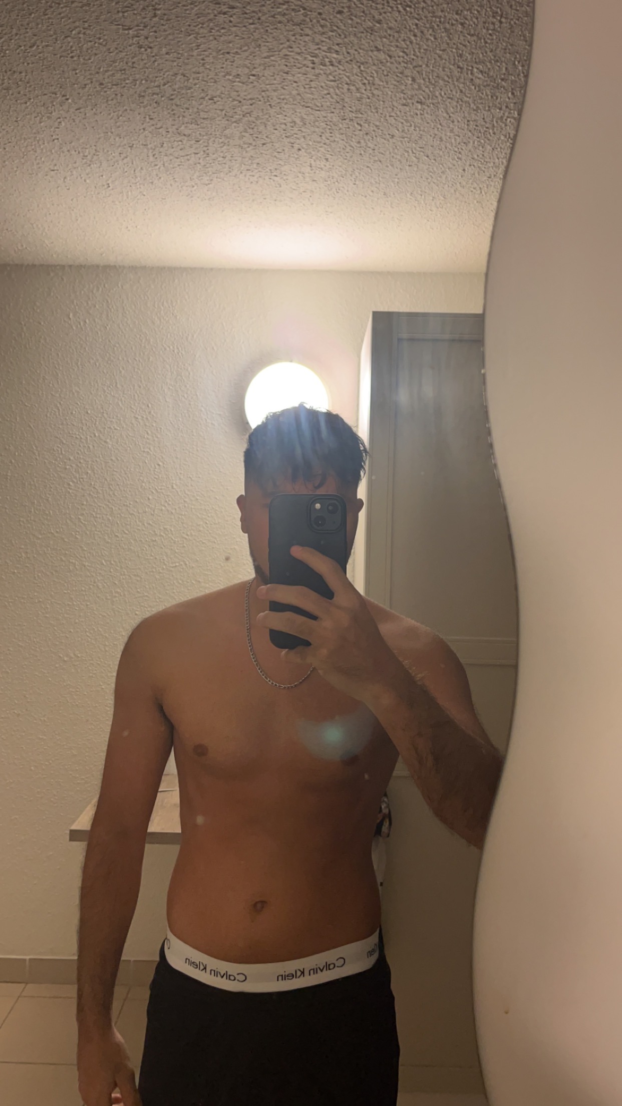 Profil de Mehdi, 26 ans, Escort Gay Suisse à La Heutte