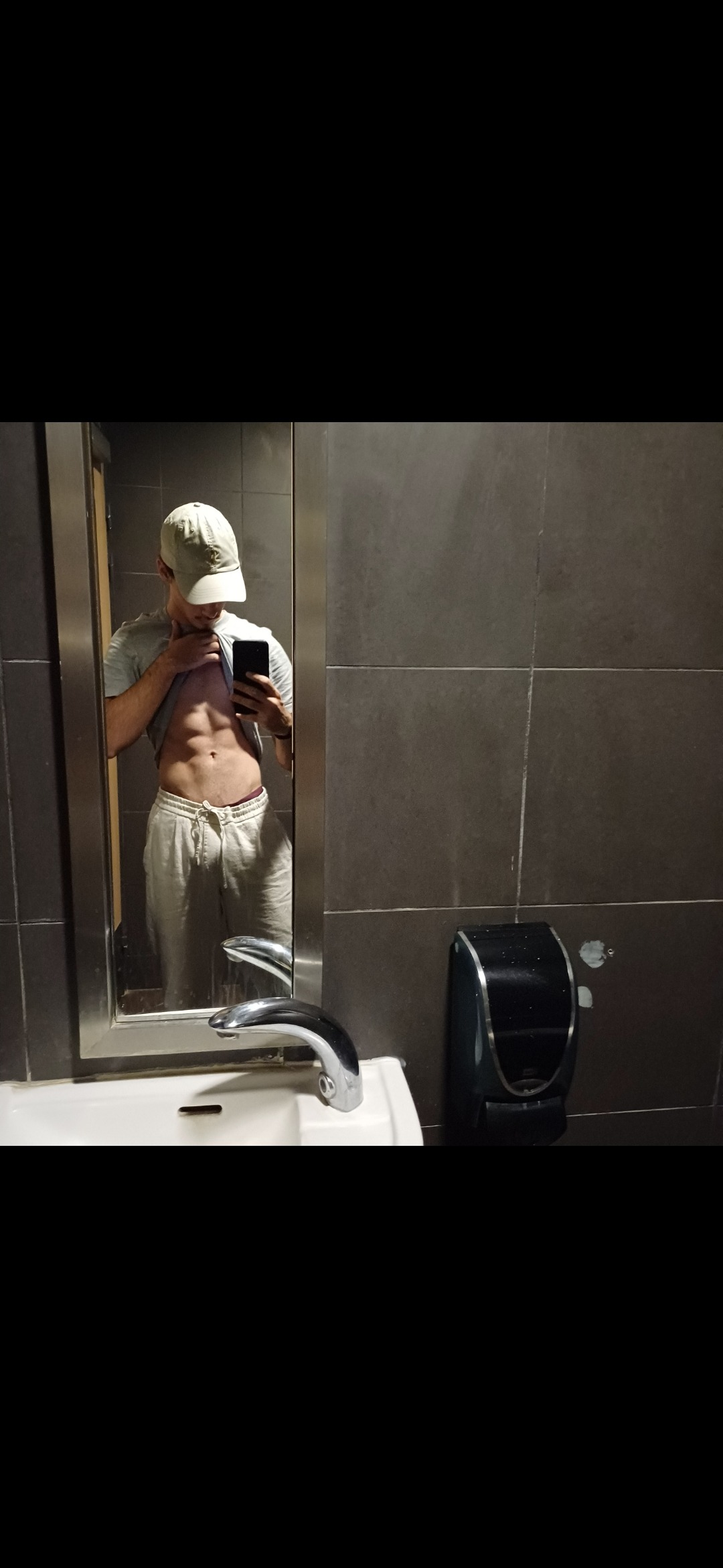 Profil de Dieudonne, 21 ans, Escort Gay Suisse à Oggio
