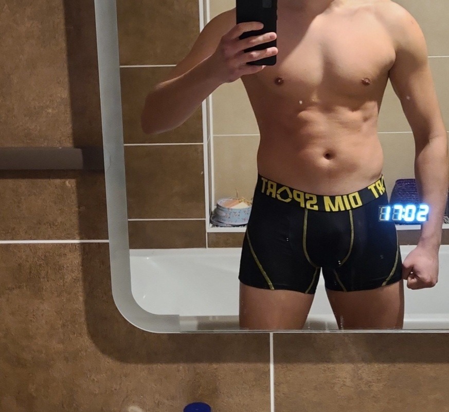 Profil de Mostafa, 24 ans, Escort Gay Suisse à Guggisberg