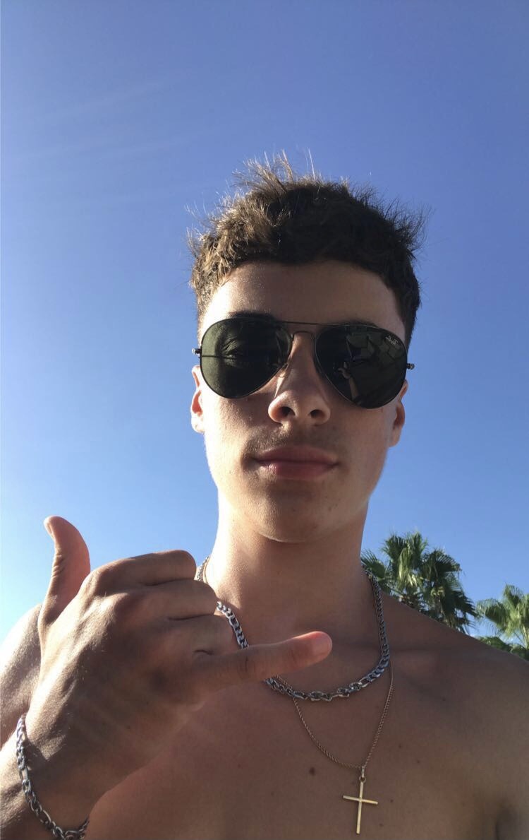 Profil de Etienne-marie, 19 ans, Escort Gay Suisse à Huémoz