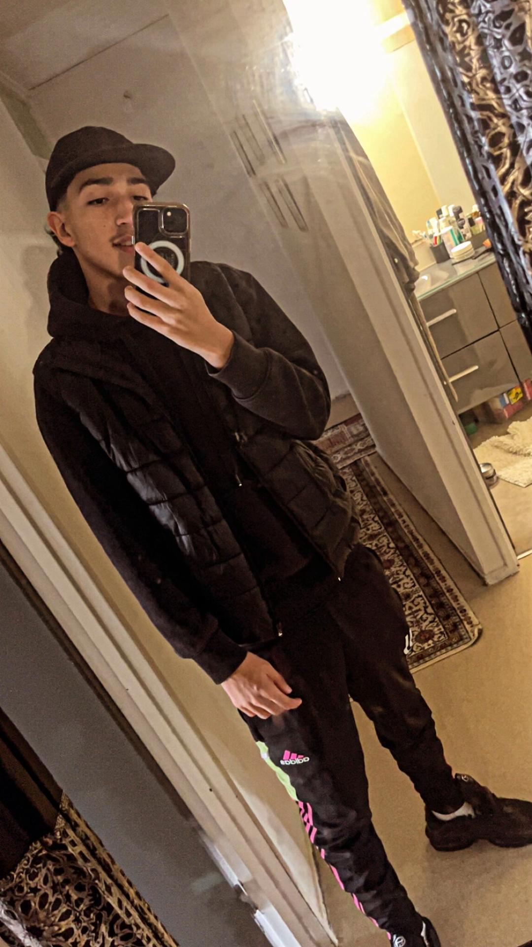 Profil de Yugo, 19 ans, Escort Gay Suisse à Seelisberg