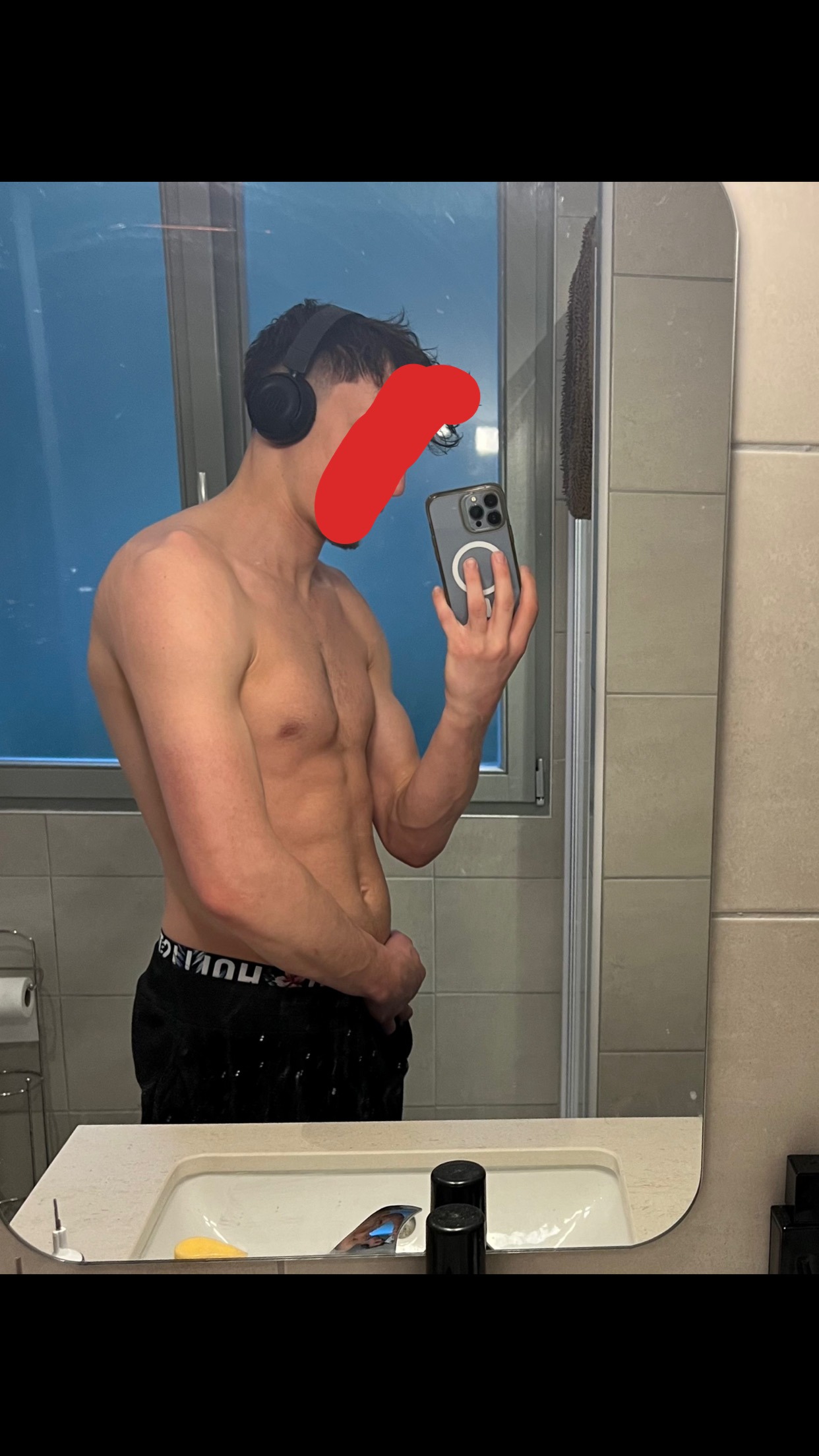 Profil de Seyni, 23 ans, Escort Gay Suisse à Illhart