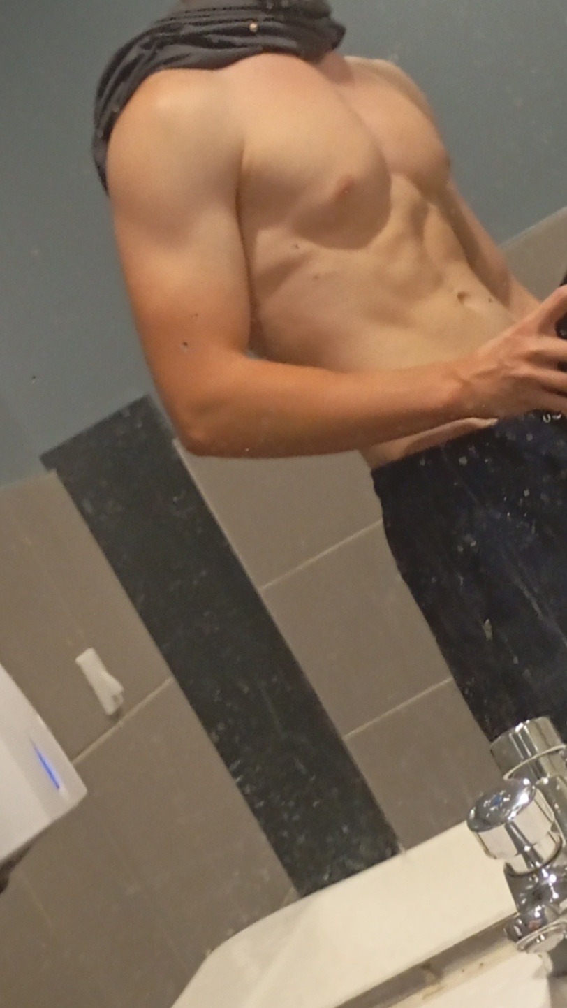 Profil de Amori, 19 ans, Escort Gay Suisse à Bedretto