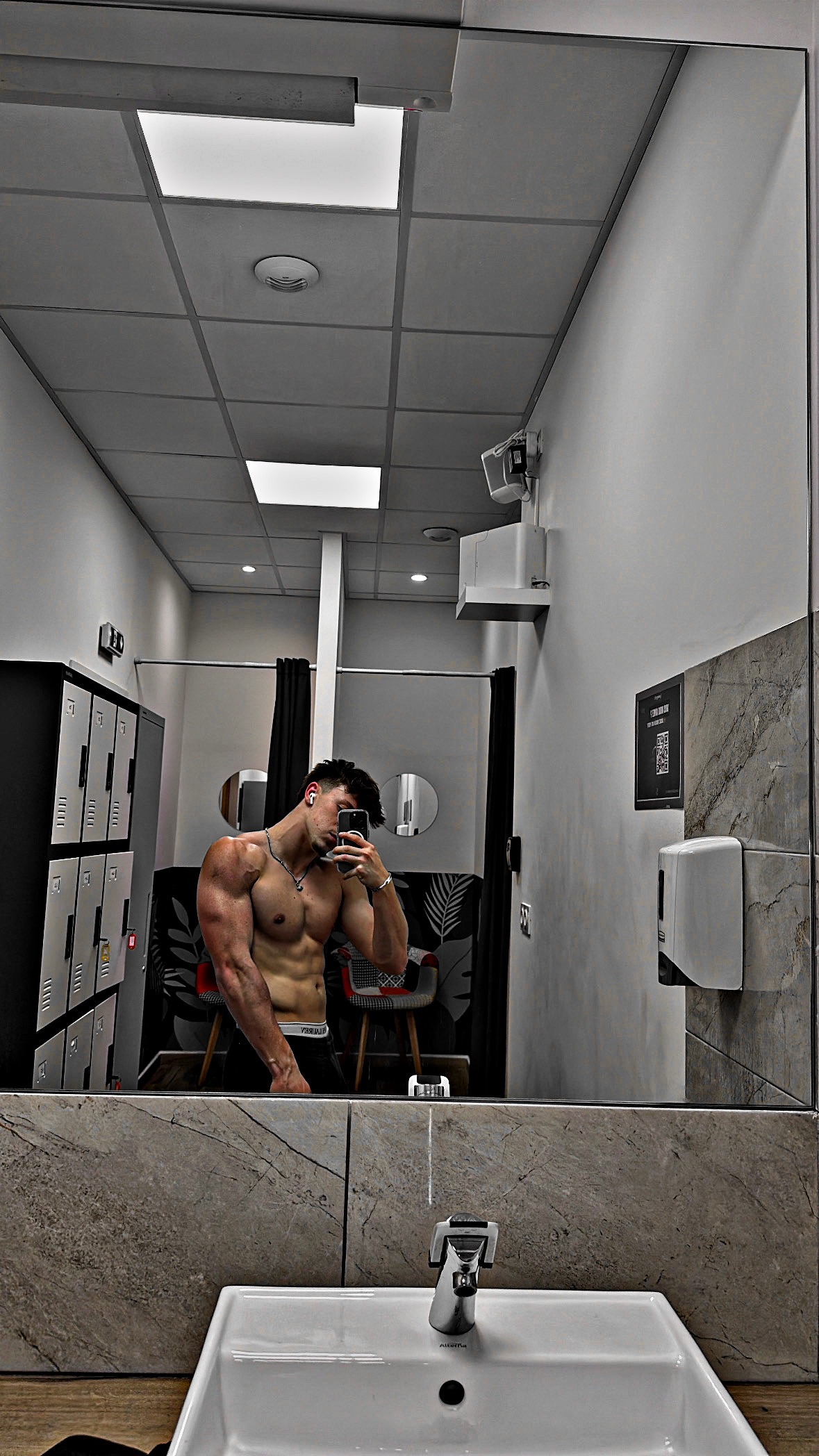Profil de Cyriaque, 19 ans, Escort Gay Suisse à Brittern