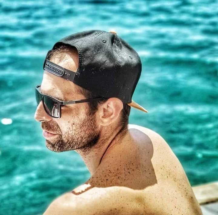 Profil de Riyade, 36 ans, Escort Gay Suisse à Surcasti