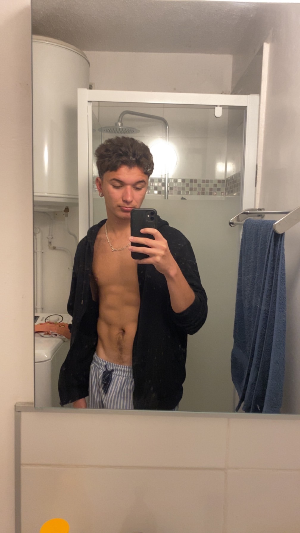 Profil de Ayrton, 21 ans, Escort Gay Suisse à Embd
