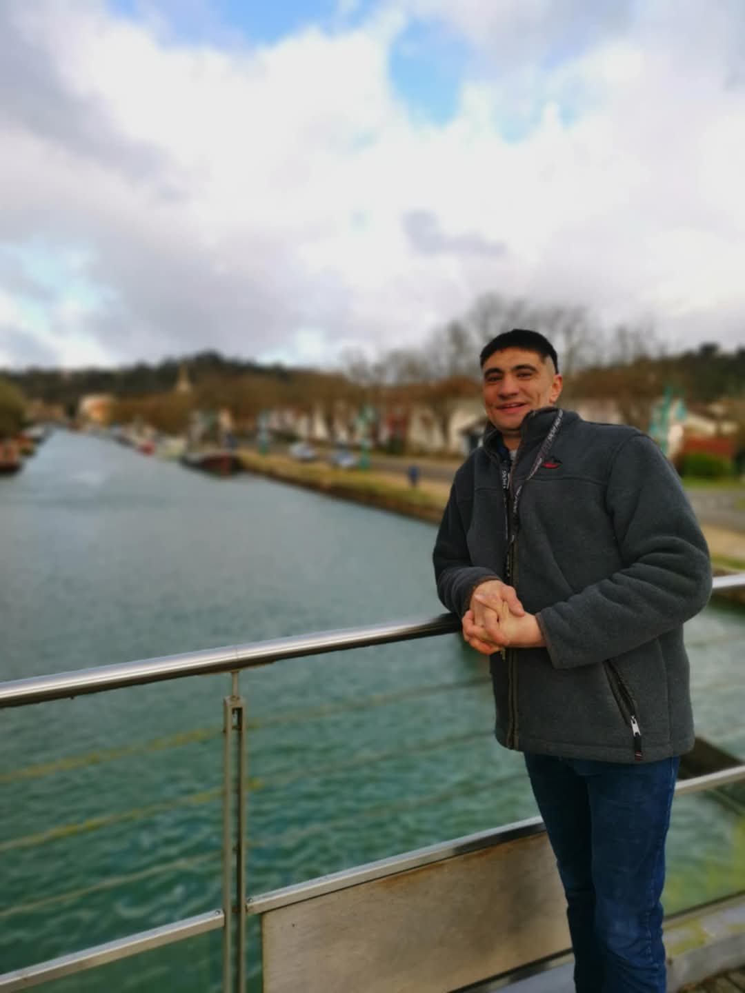 Profil de Jean-yvon, 35 ans, Escort Gay Suisse à Zwieselberg