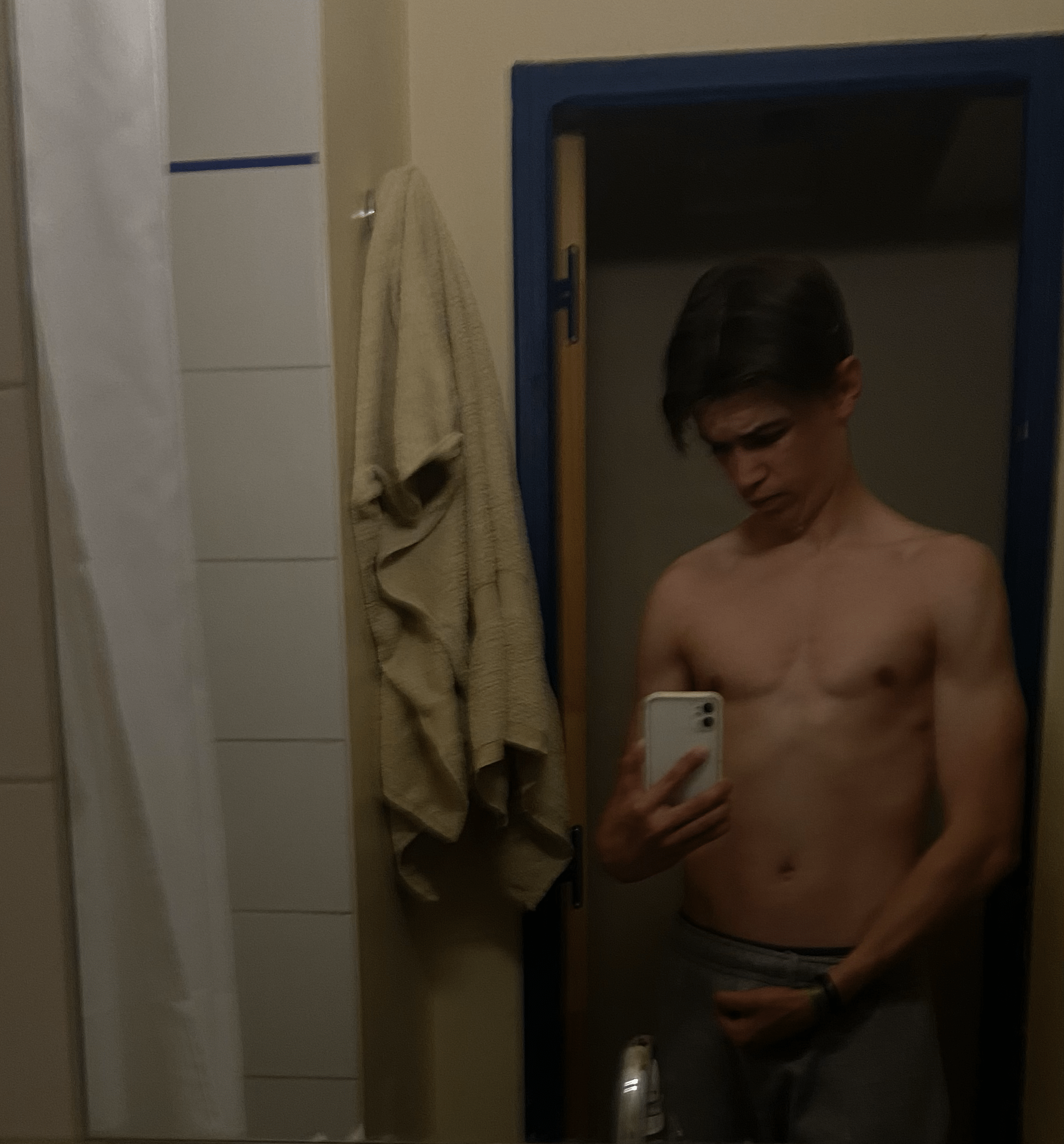Profil de Nhat, 18 ans, Escort Gay Suisse à Turbach