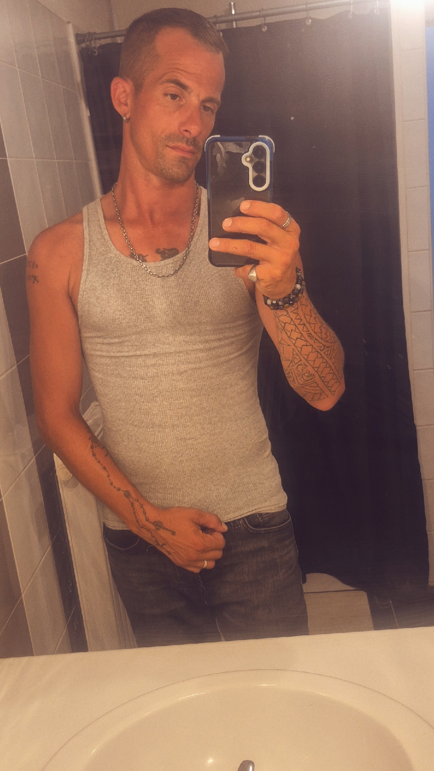 Profil de Ennio, 36 ans, Escort Gay Suisse à Arvigo