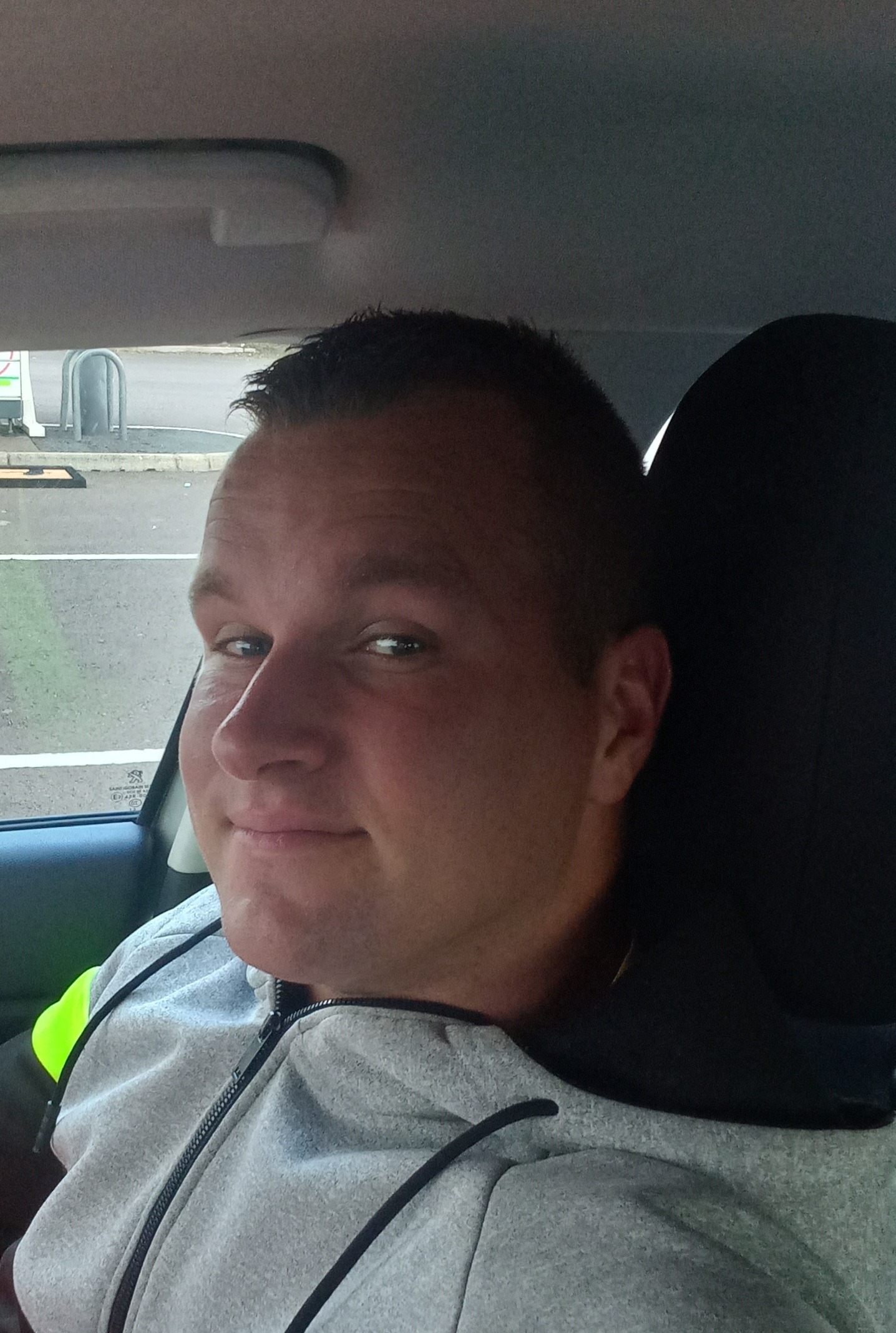 Profil de Kenjy, 25 ans, Escort Gay Suisse à Brünig