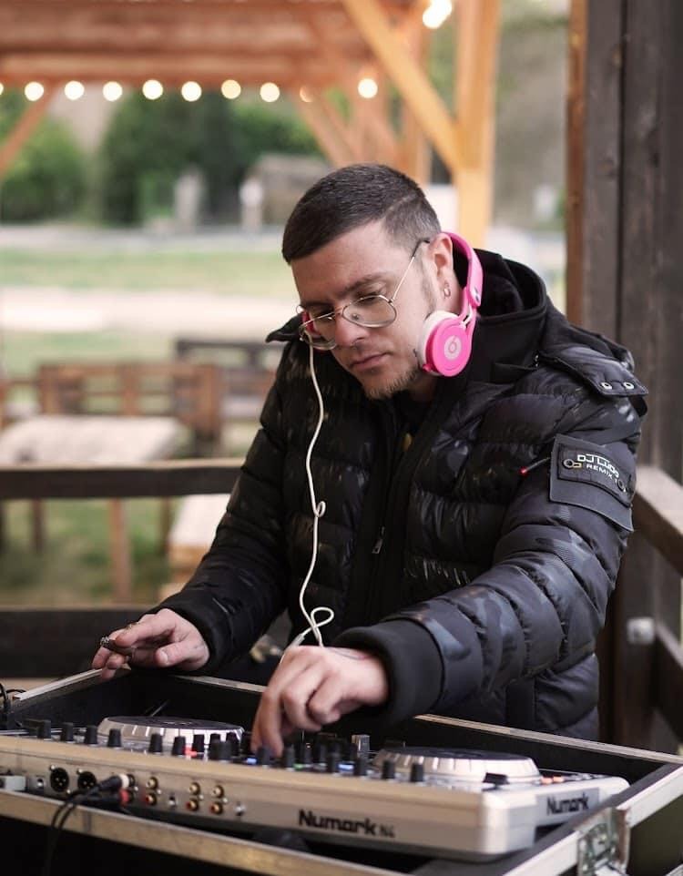 Profil de Youva, 33 ans, Escort Gay Suisse à Champoussin
