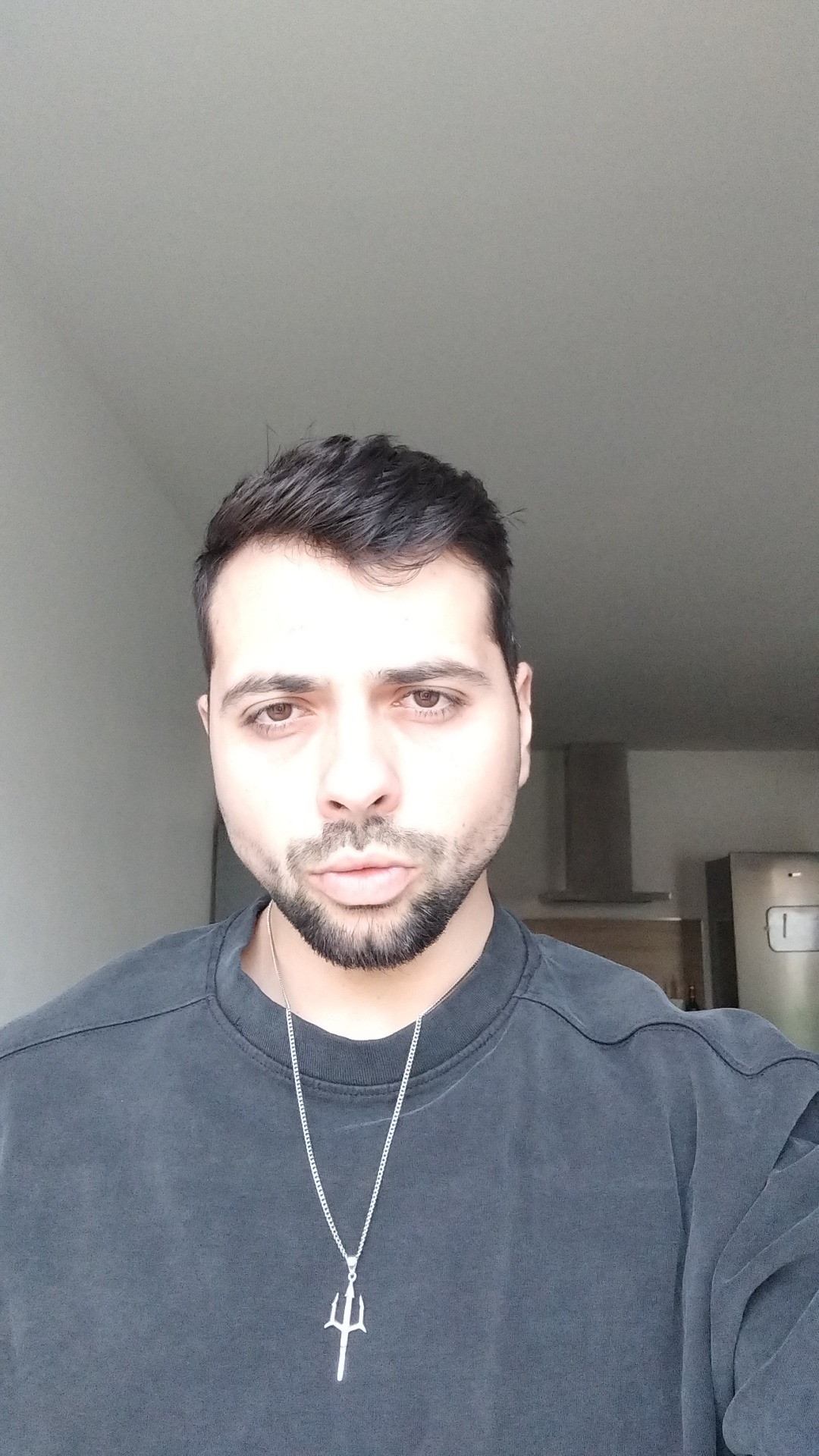 Profil de Nizare, 27 ans, Escort Gay Suisse à Bütschwil