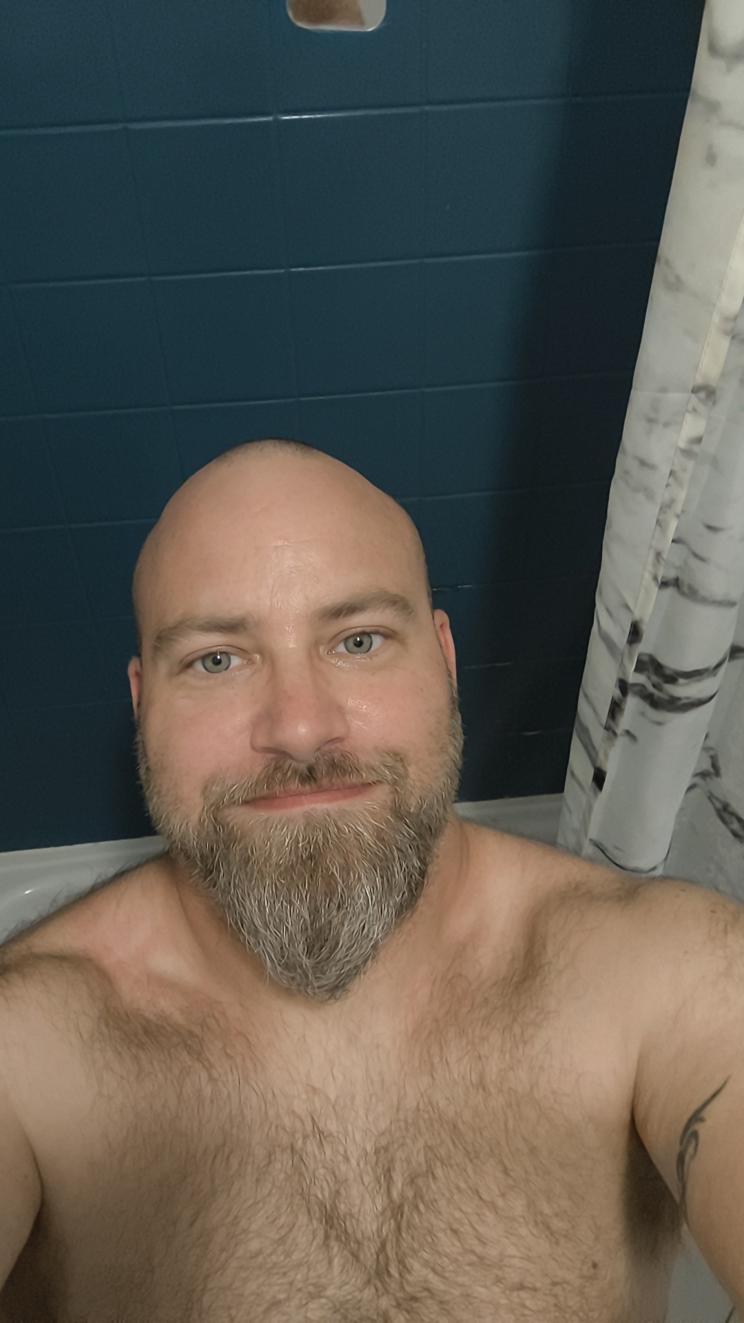 Profil de Tao, 42 ans, Escort Gay Suisse à Ardon