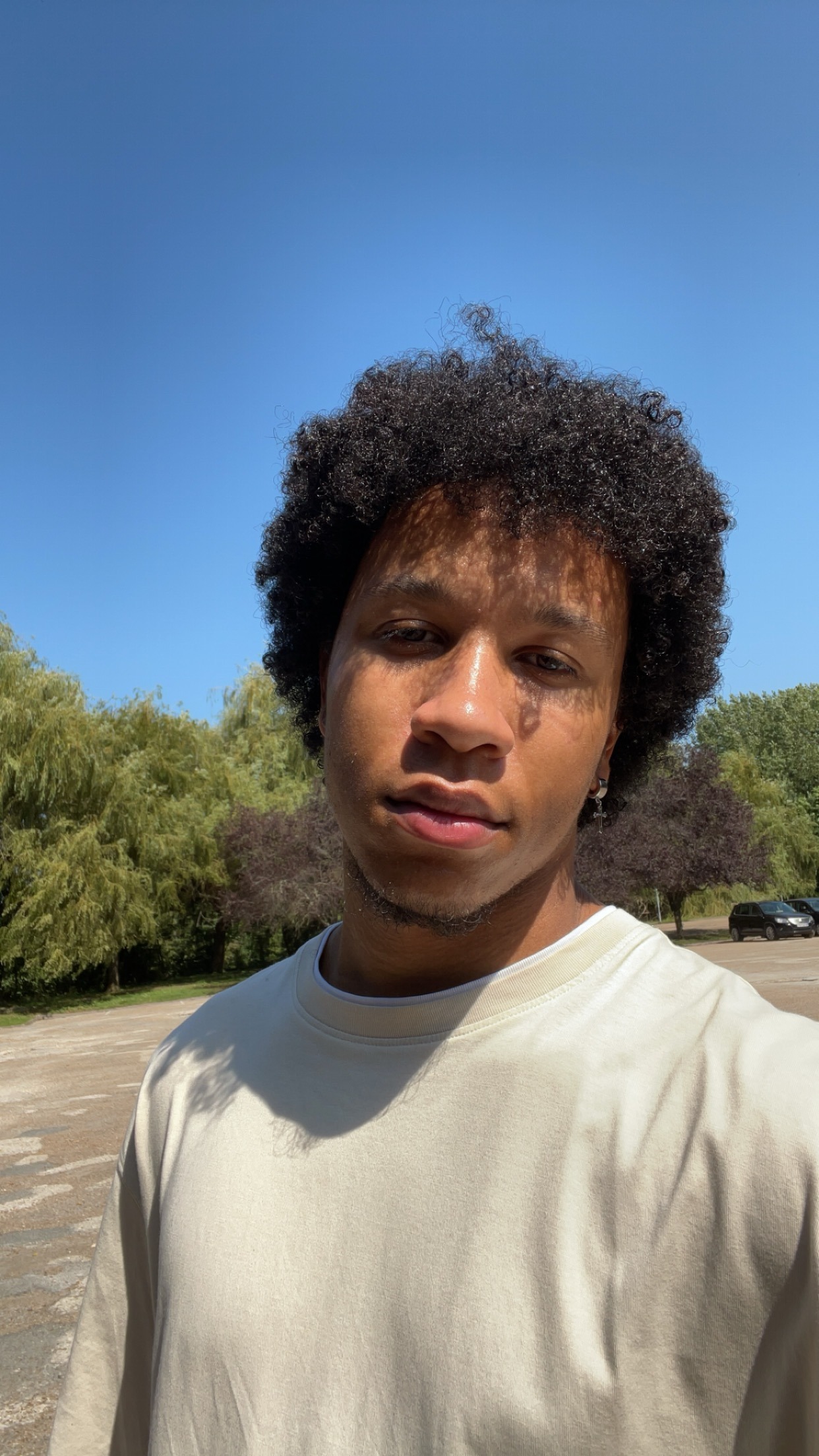 Profil de Aloise, 21 ans, Escort Gay Suisse à Les Agettes
