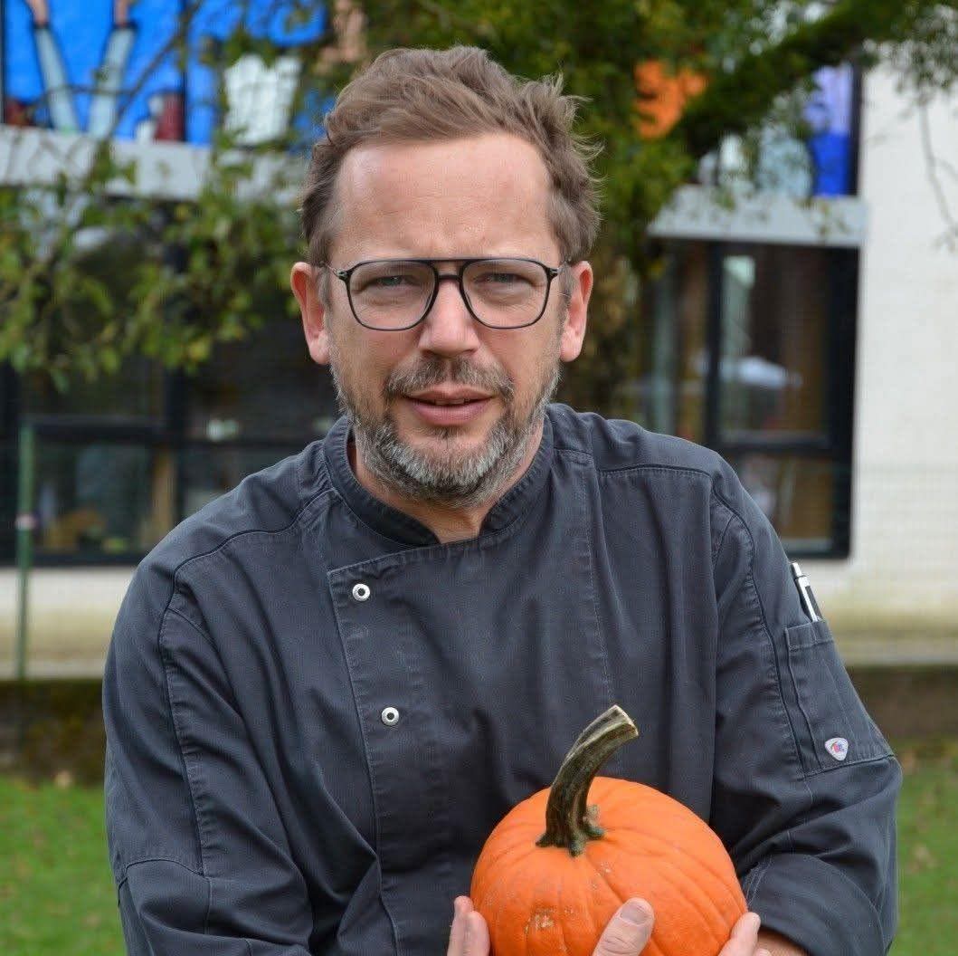 Profil de Sauveur, 45 ans, Escort Gay Suisse à St. Pantaleon