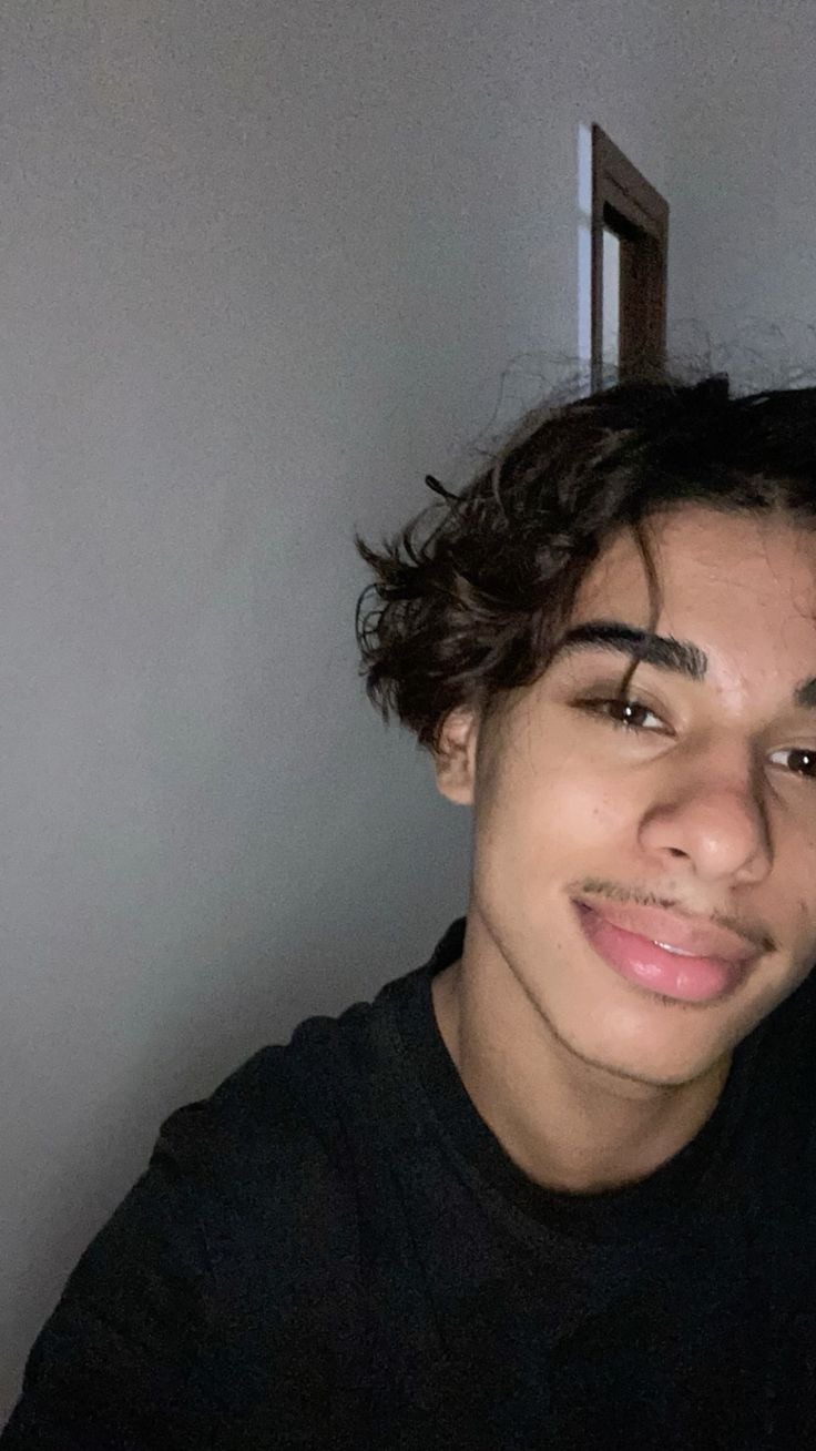 Profil de Wahid, 21 ans, Escort Gay Suisse à Châtelat