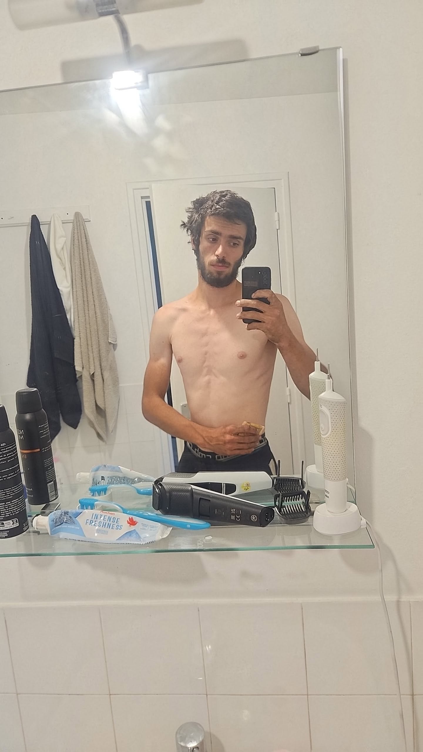 Profil de Onesiphore, 21 ans, Escort Gay Suisse à Le Pont