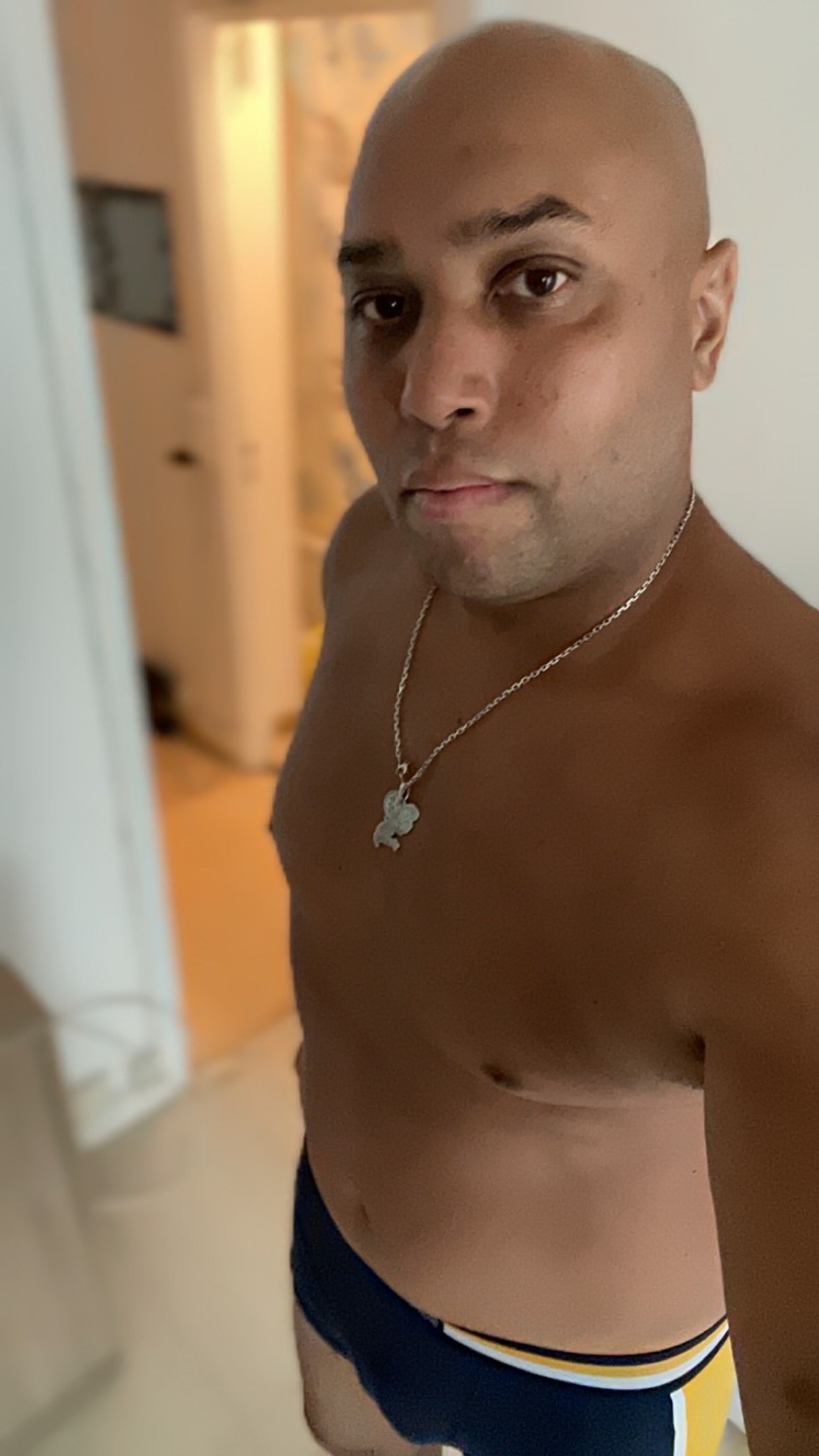 Profil de Kemo, 43 ans, Escort Gay Suisse à Charrat