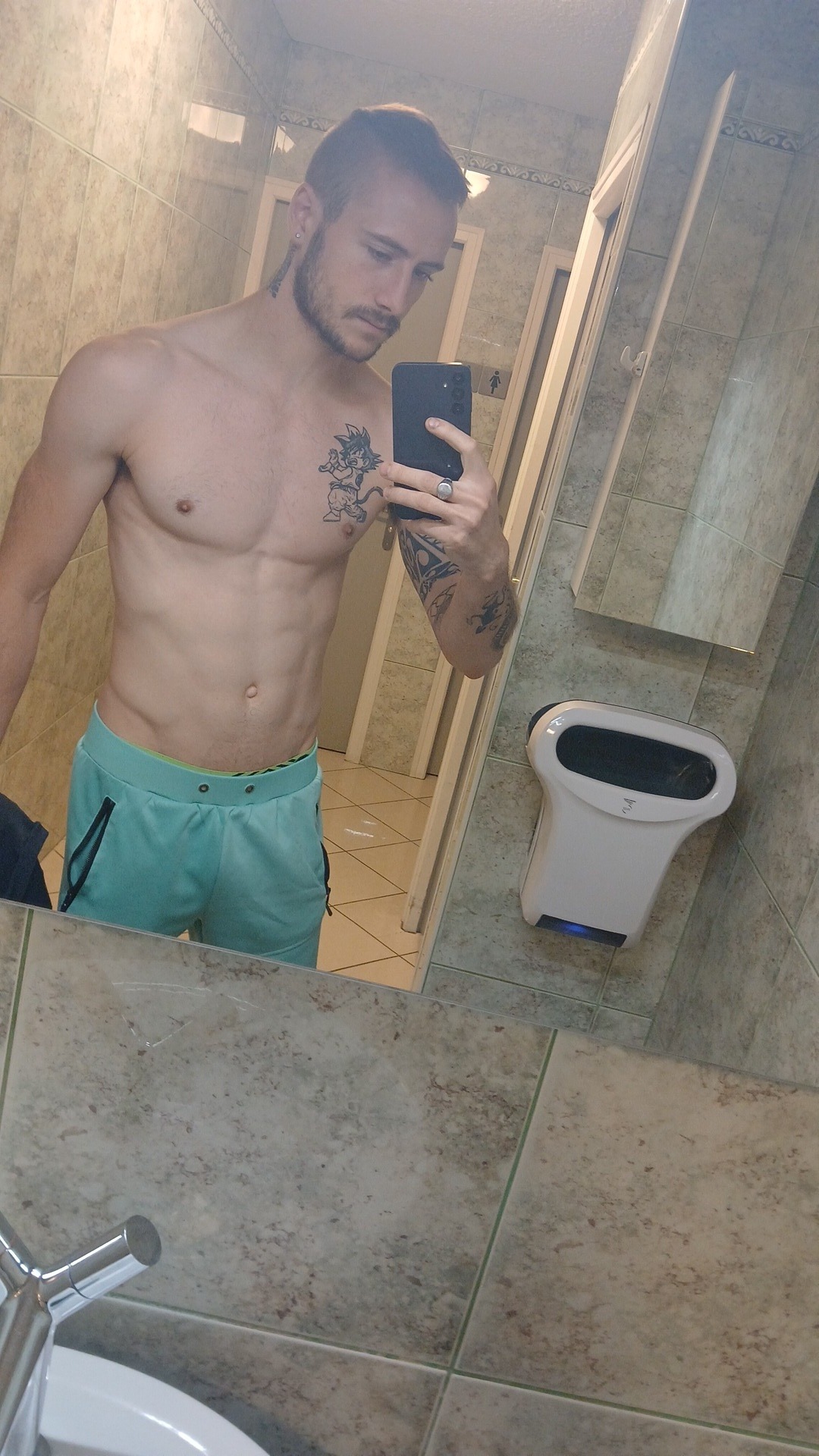 Profil de Clark, 27 ans, Escort Gay Suisse à Torgon