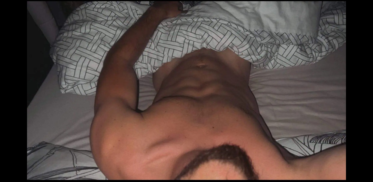 Profil de Hyacinthe, 24 ans, Escort Gay Suisse à Agra